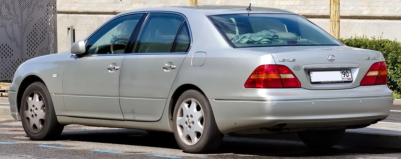 Lexus LS, rear