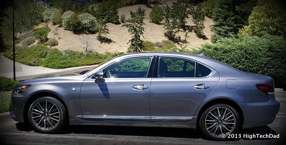 Lexus LS, side