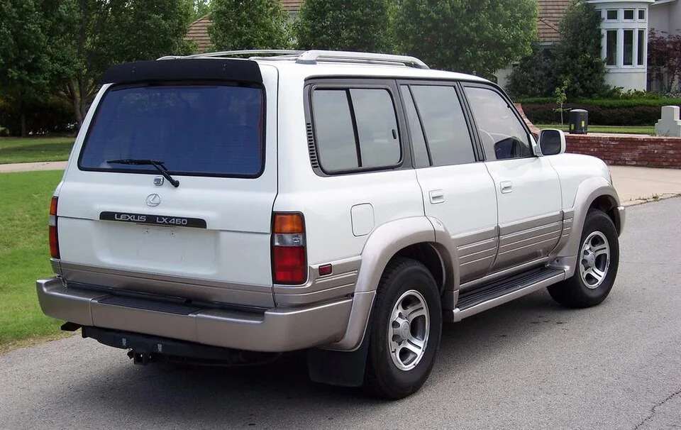 Lexus LX, side