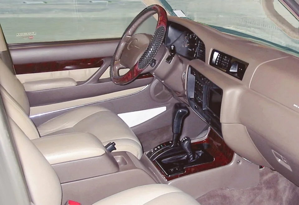 Lexus LX, interior