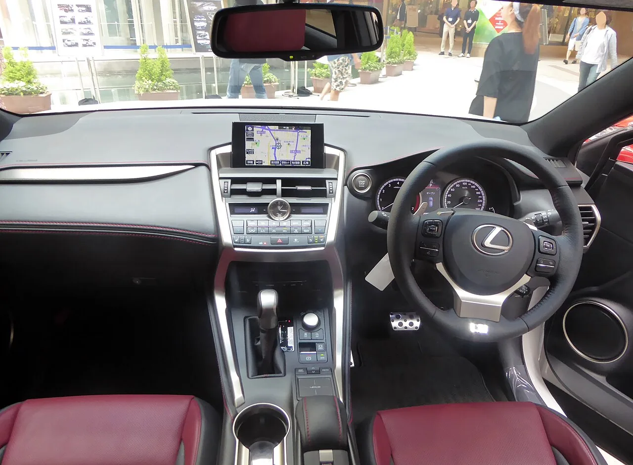Lexus NX, interior