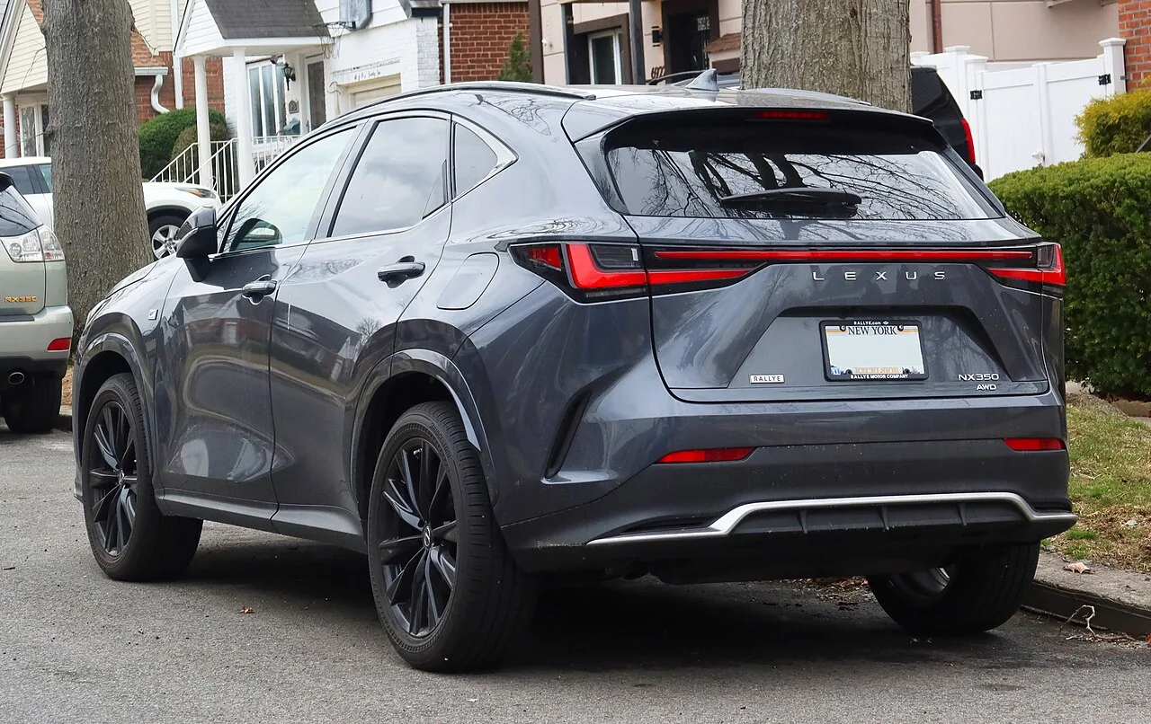 Lexus NX, rear