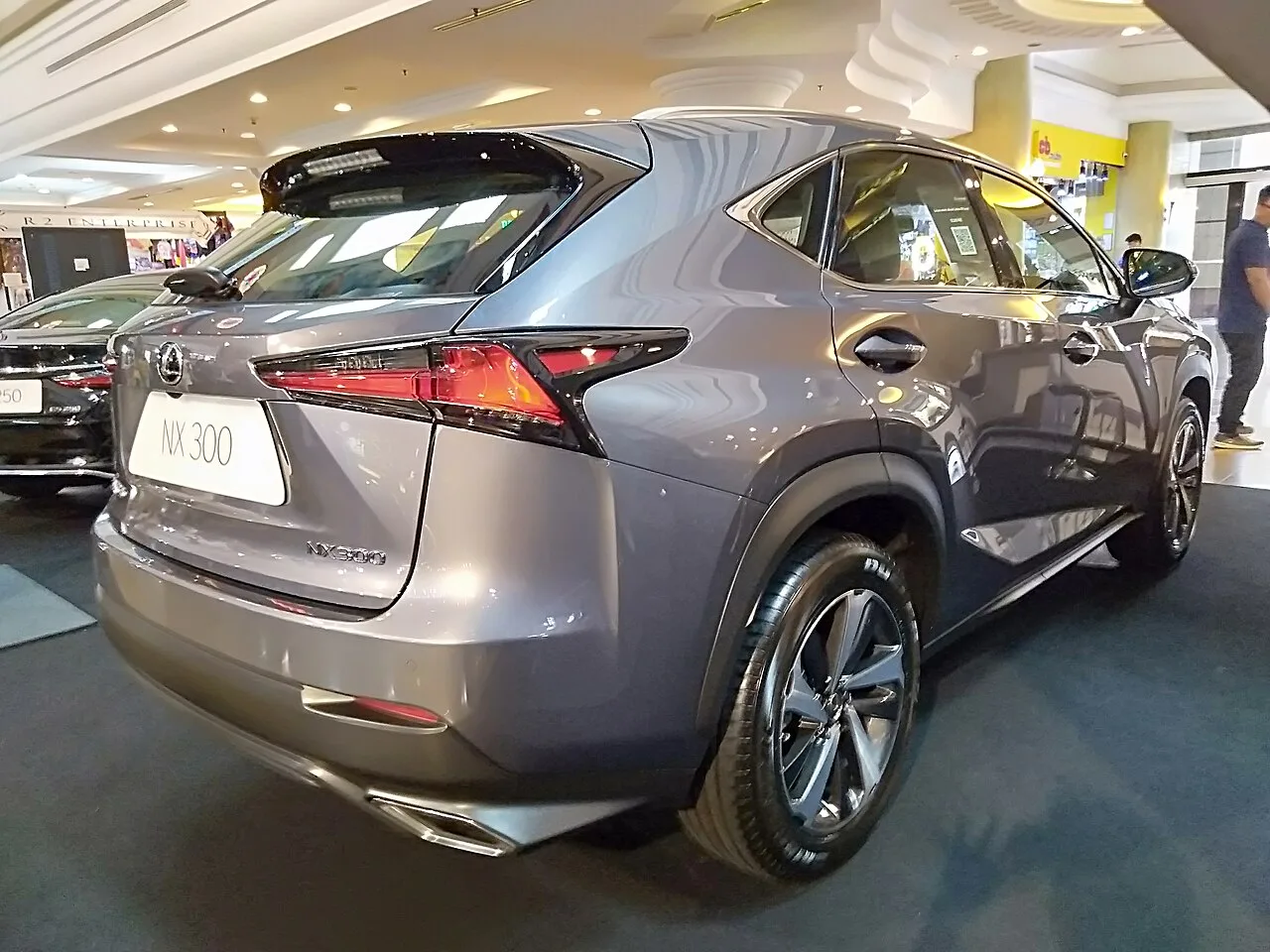 Lexus NX, rear