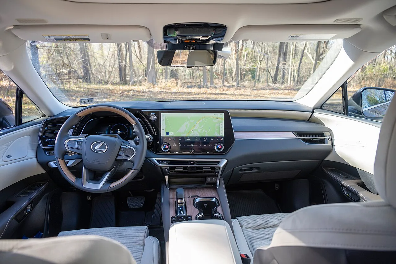Lexus RX, interior