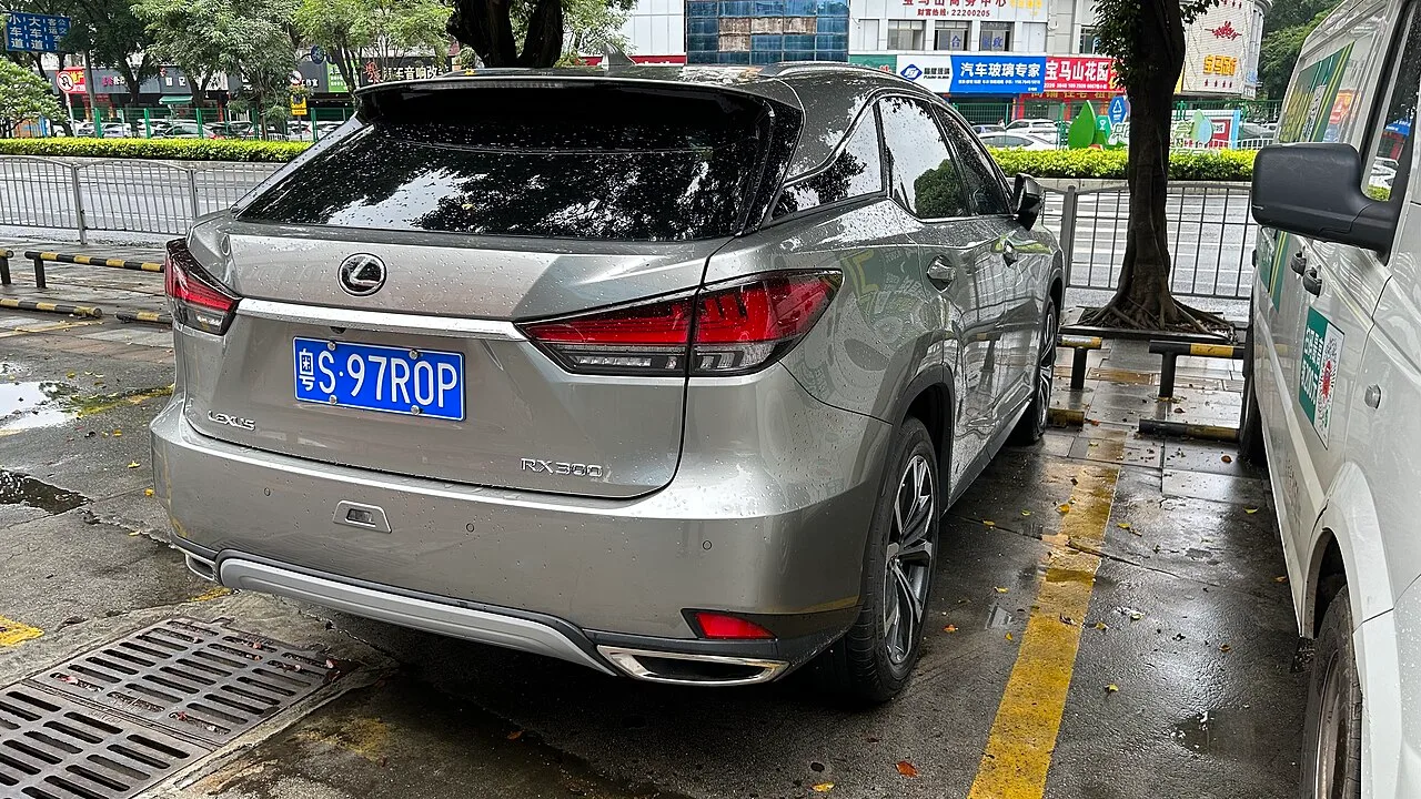 Lexus RX, rear