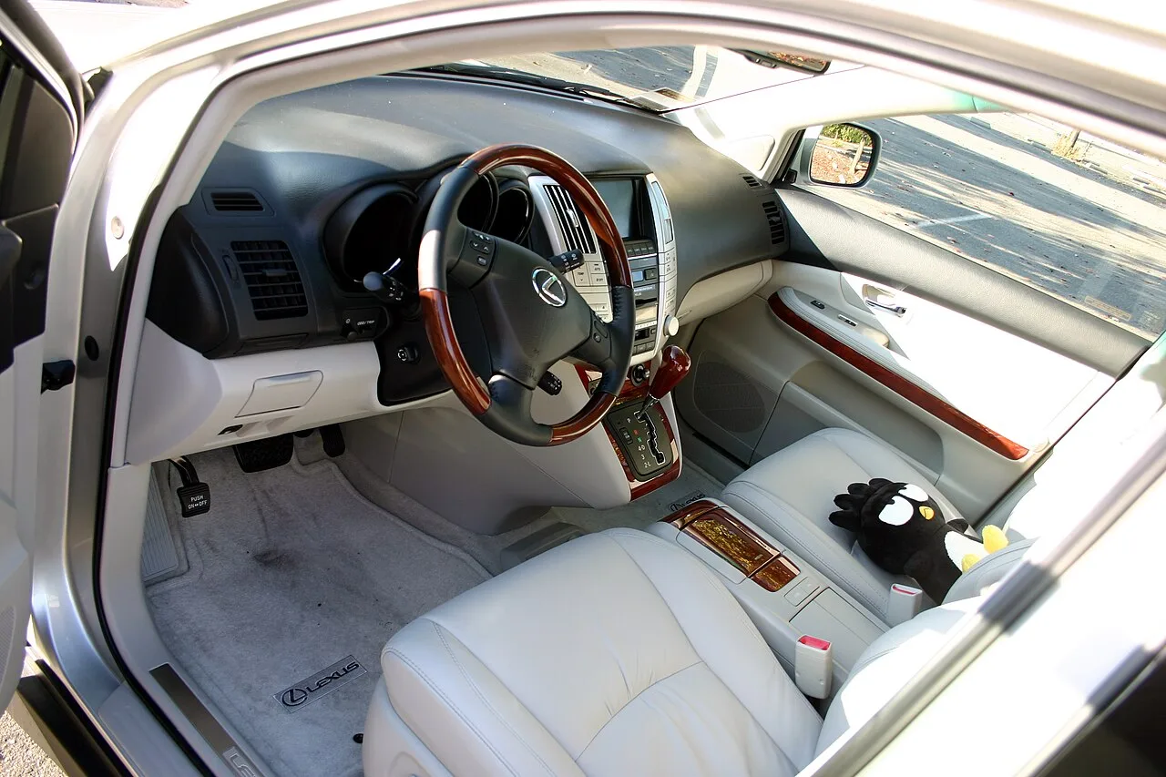 Lexus RX, interior