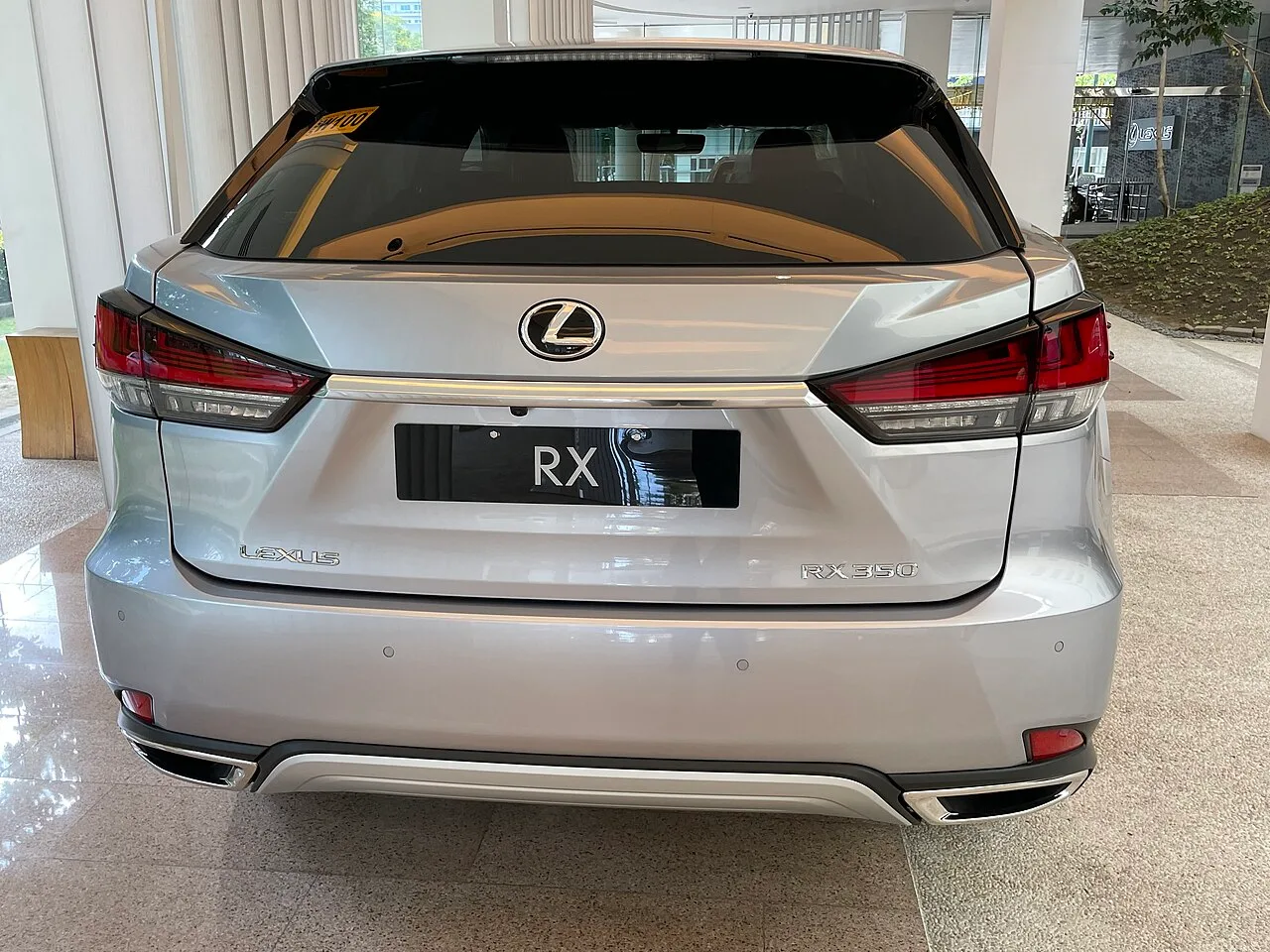 Lexus RX, rear