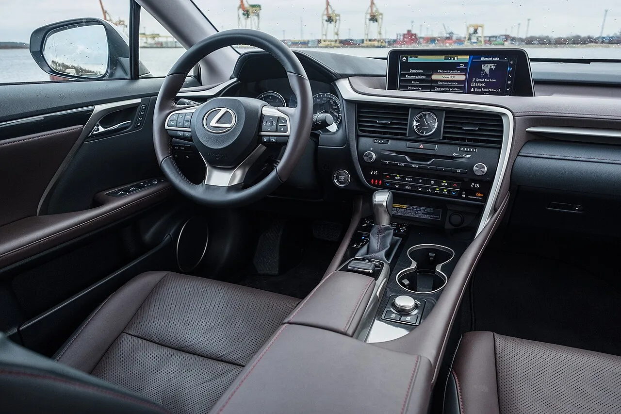 Lexus RX, interior