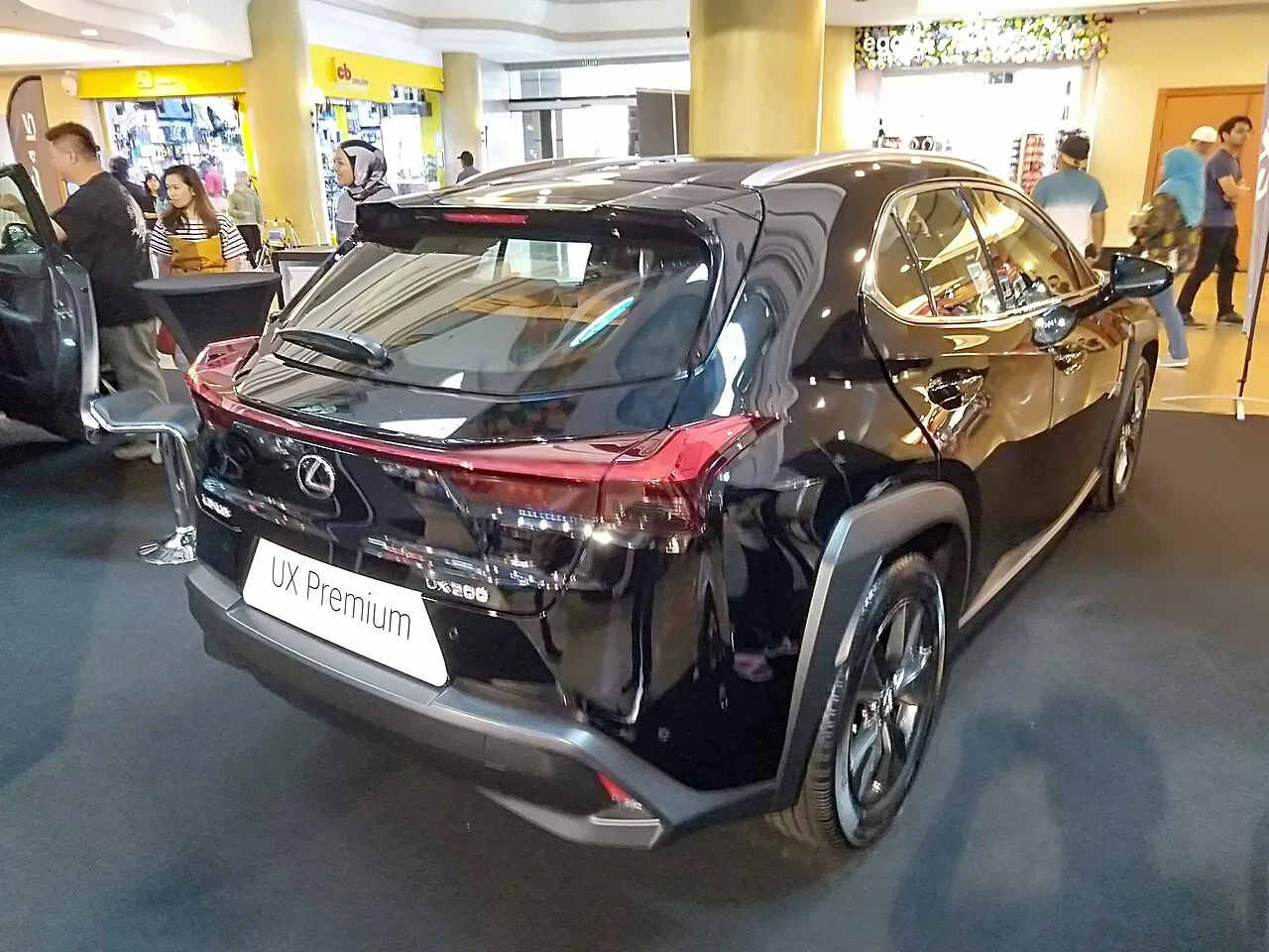 Lexus UX, rear