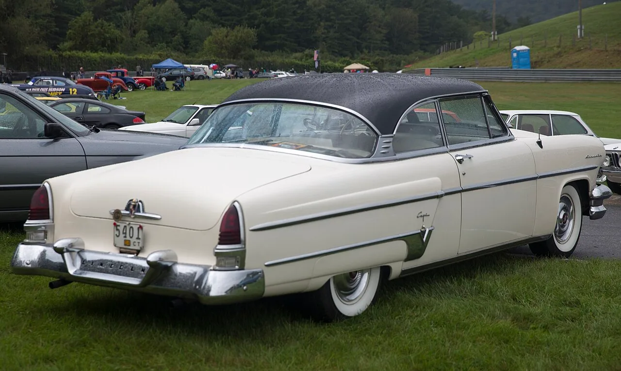 Lincoln Capri, rear