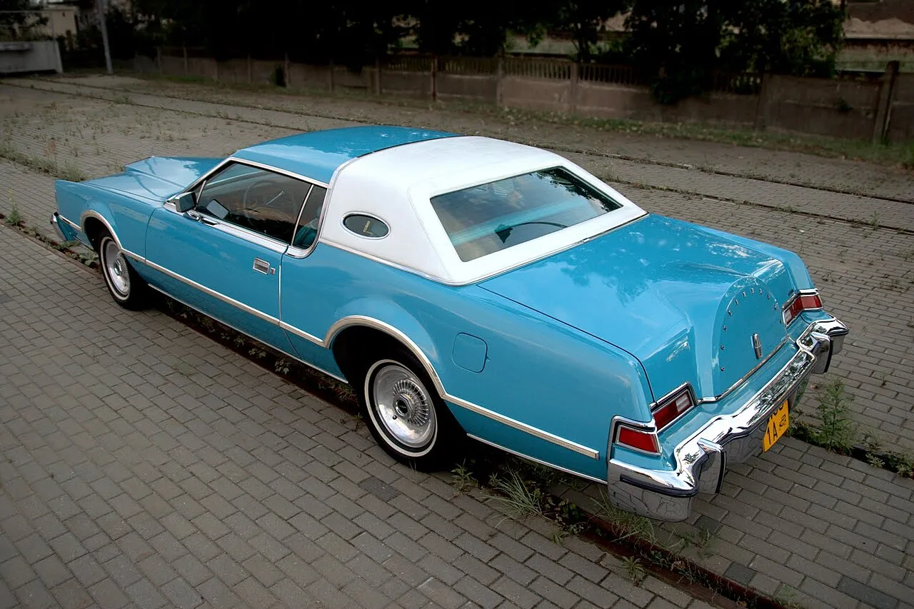 Lincoln Continental Mark IV, rear