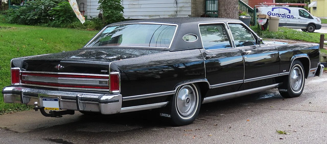 Lincoln Continental, rear
