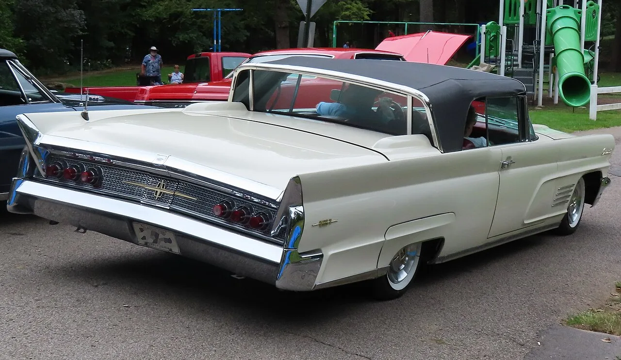 Lincoln Continental Town Car and Limousine, rear