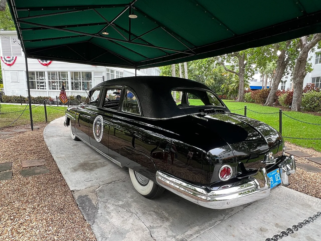 Lincoln Cosmopolitan, side