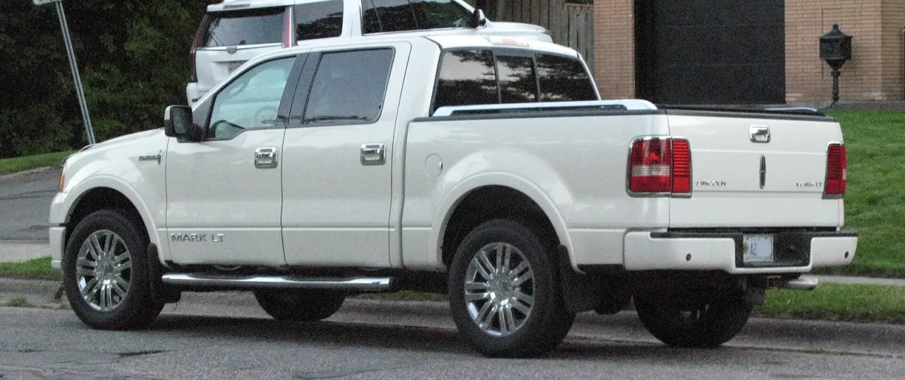 Lincoln Mark LT, rear