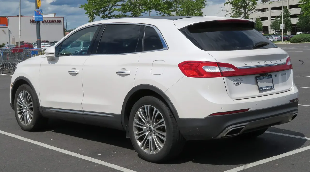 Lincoln MKX, rear