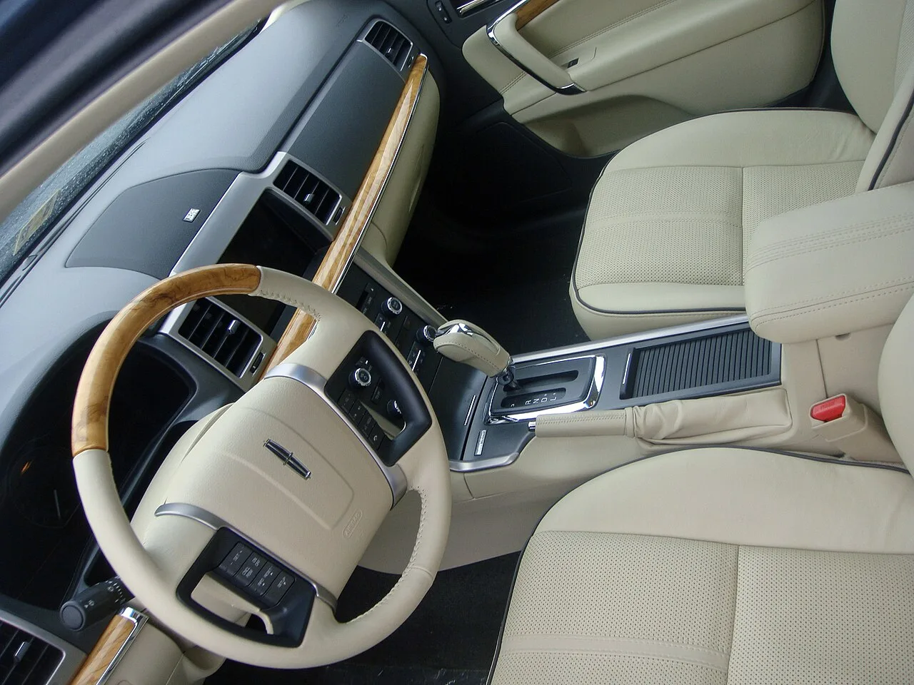 Lincoln MKZ, interior