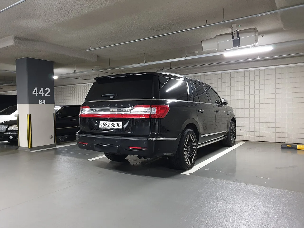 Lincoln Navigator, rear
