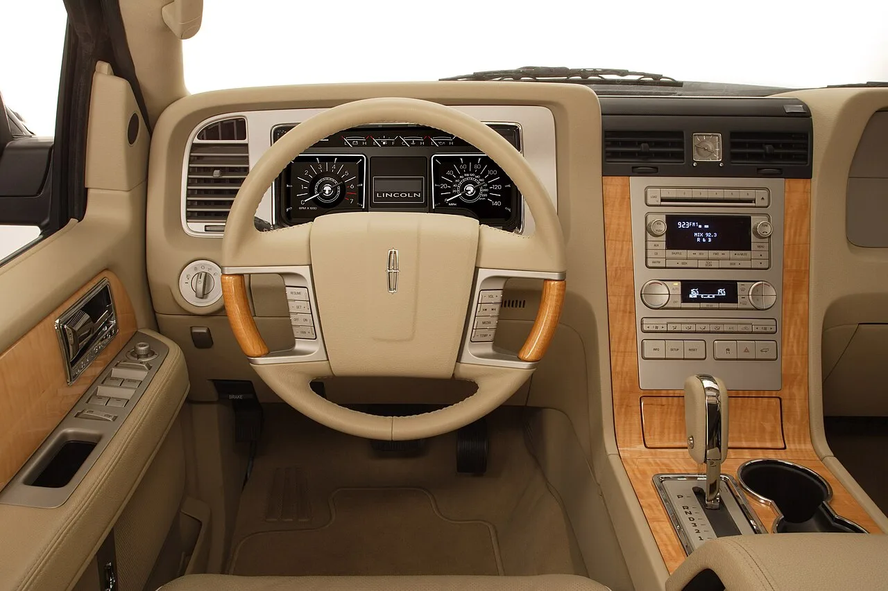 Lincoln Navigator, interior