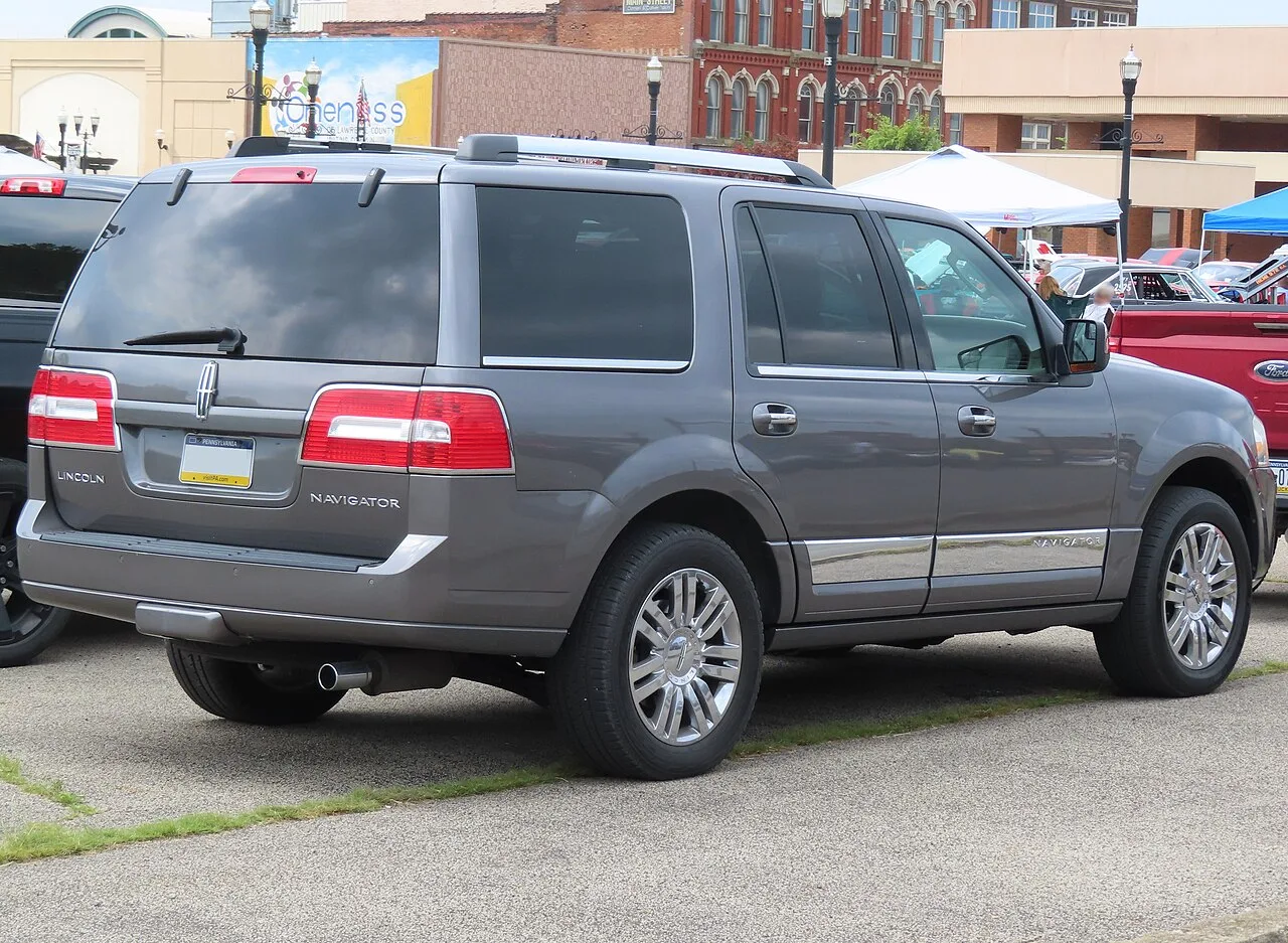 Lincoln Navigator, rear
