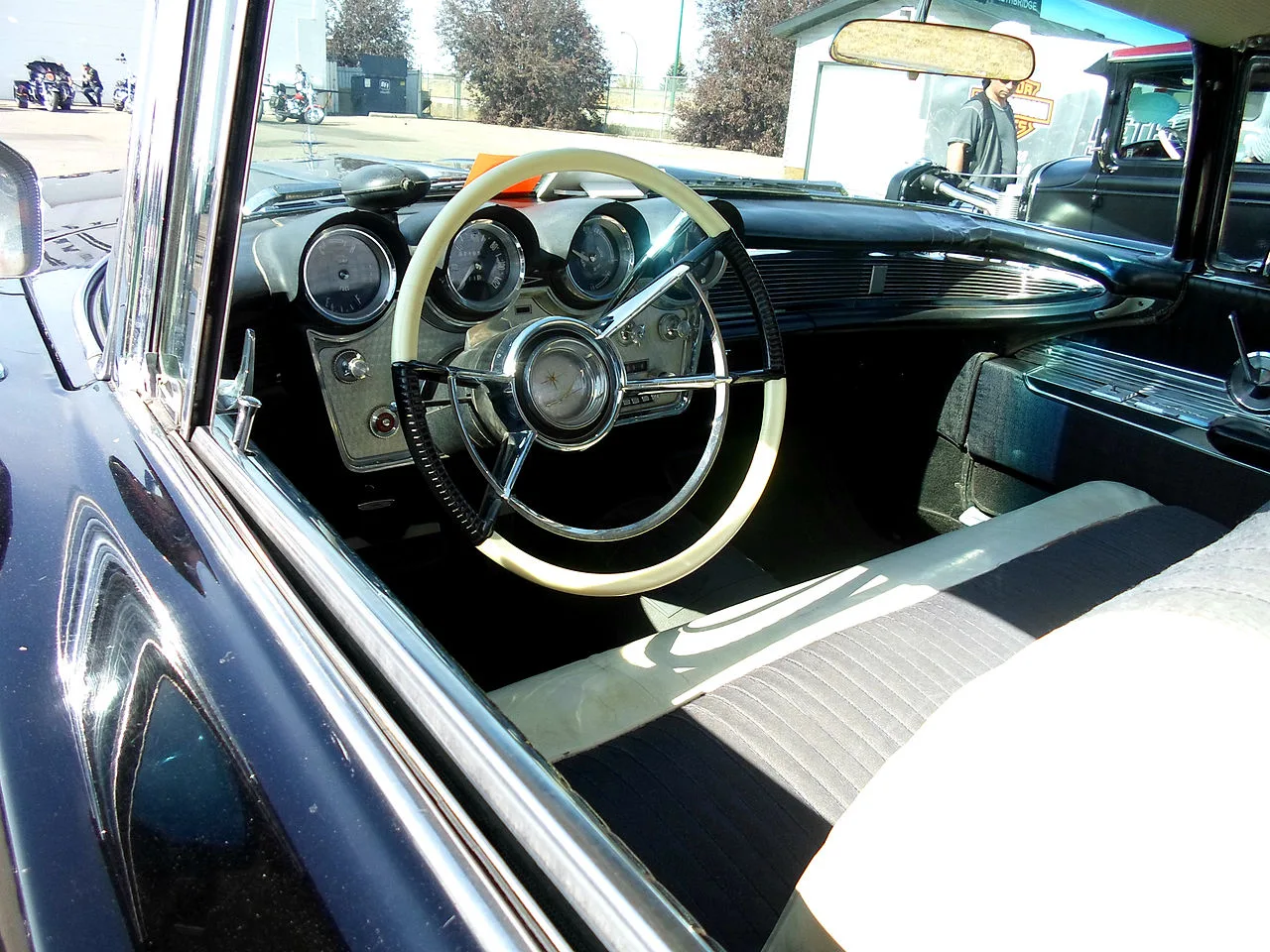 Lincoln Premiere, interior