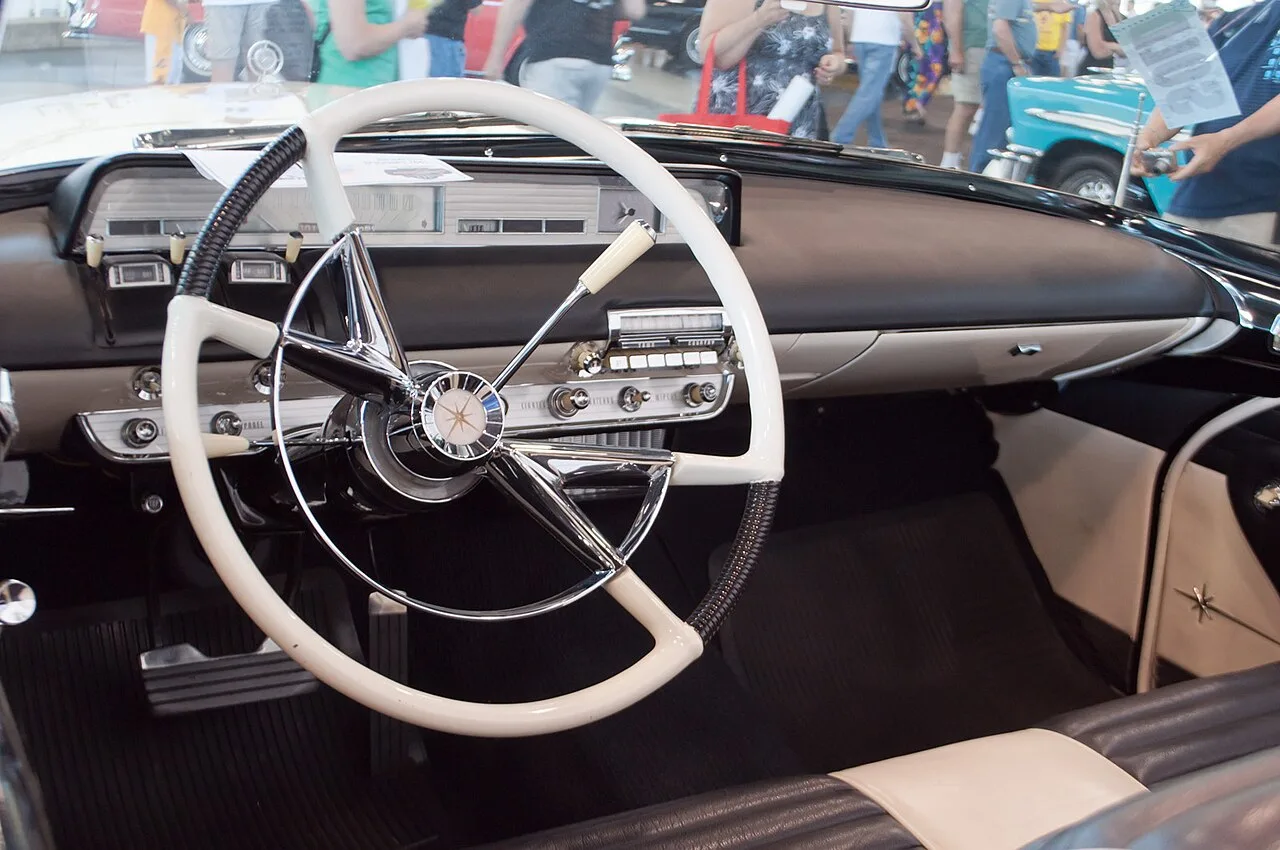 Lincoln Premiere, interior