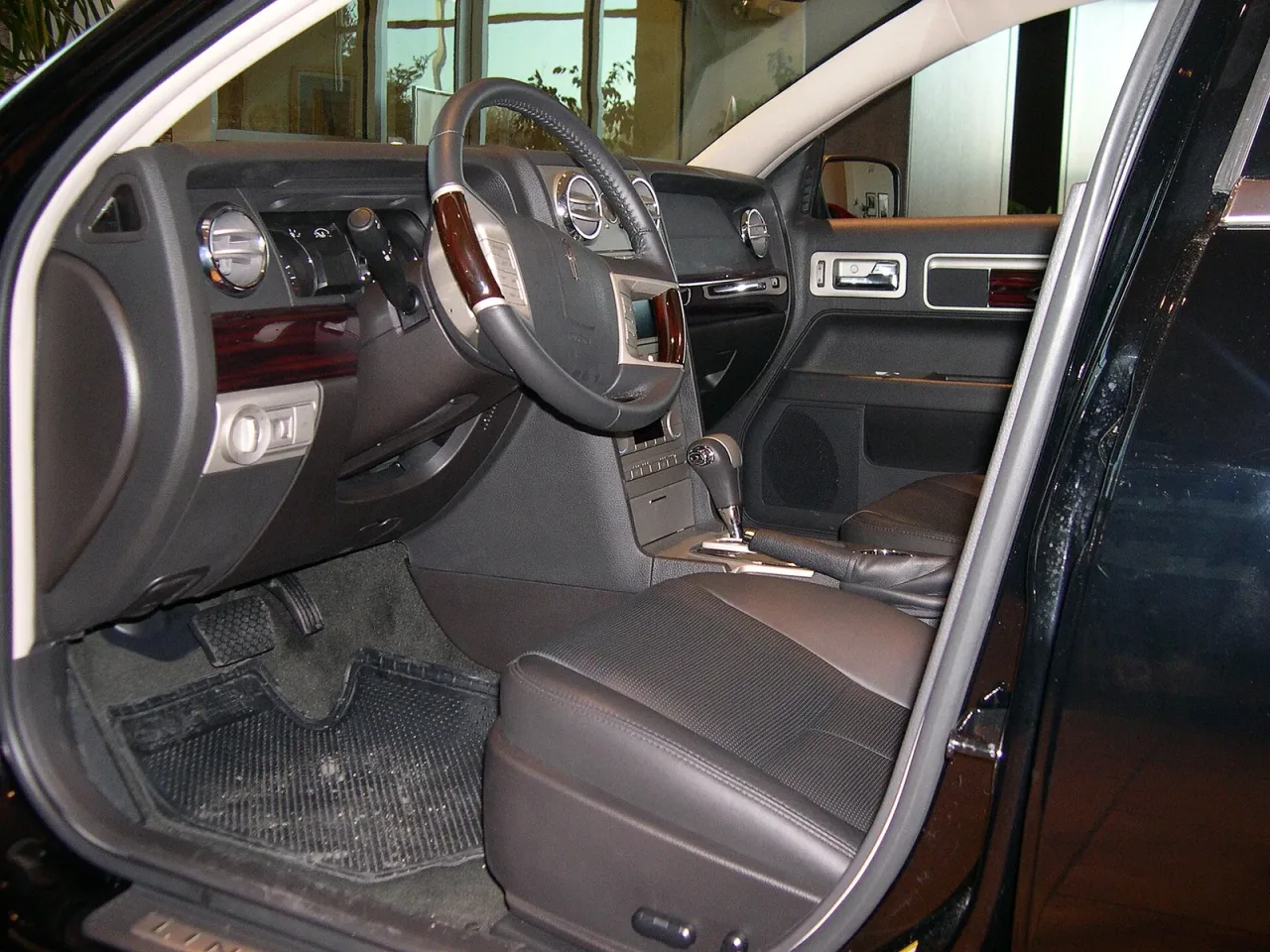 Lincoln Zephyr, interior