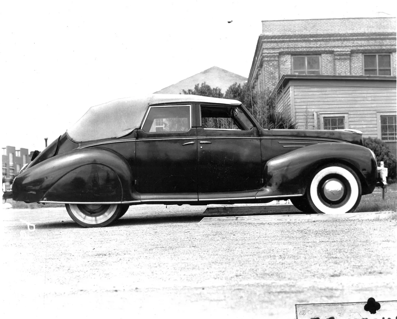 Lincoln Zephyr, side