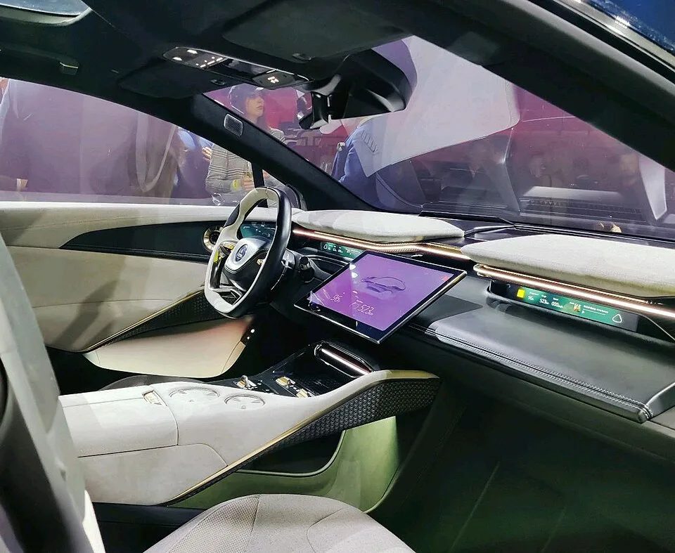 Lotus Eletre, interior