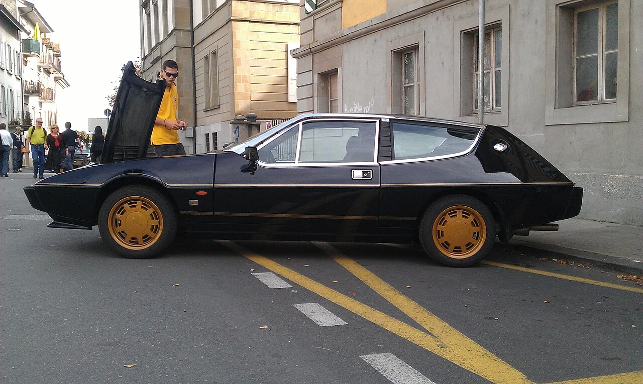 Lotus Elite Type 14, side