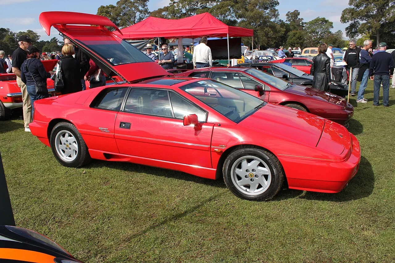 Lotus Esprit, side
