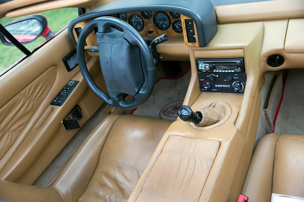 Lotus Esprit, interior