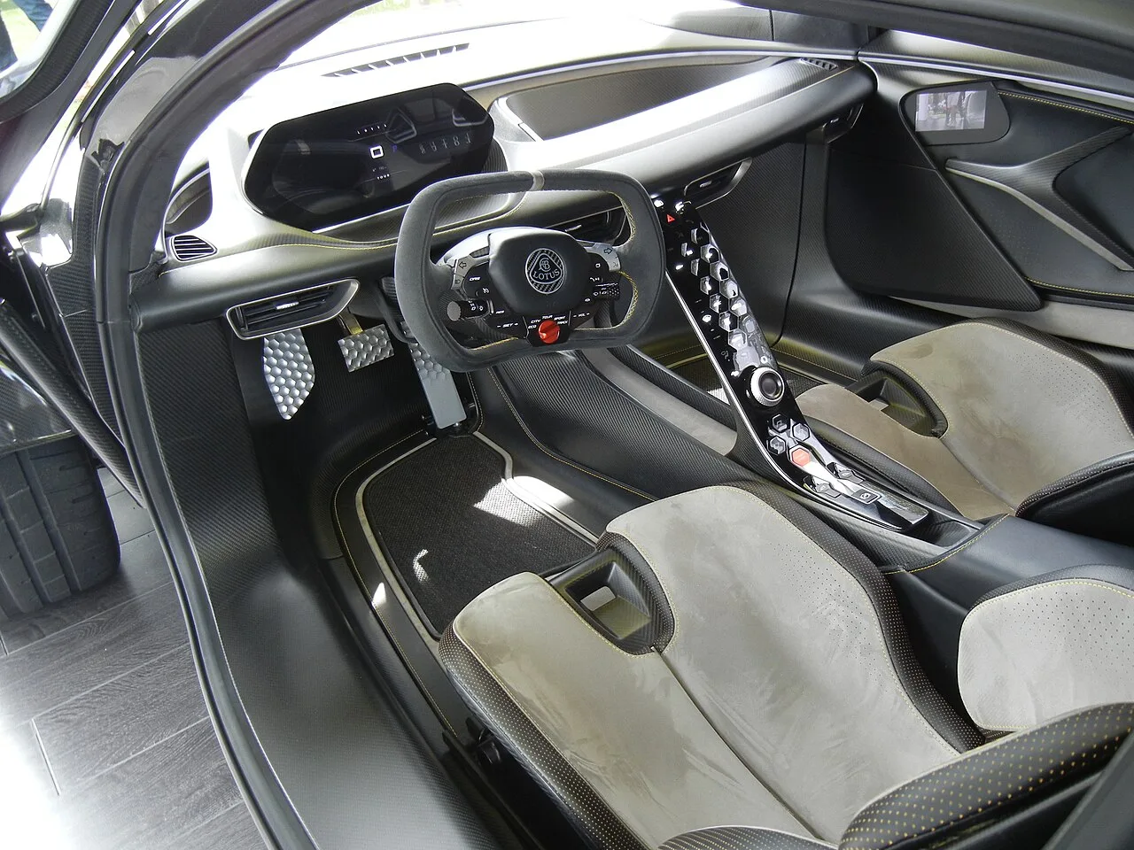 Lotus Evija, interior