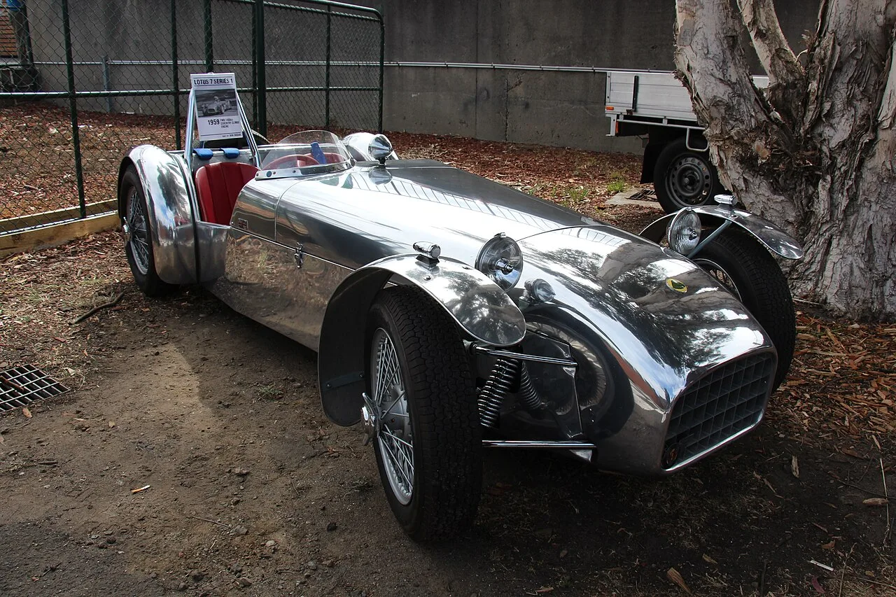 Lotus Seven, side