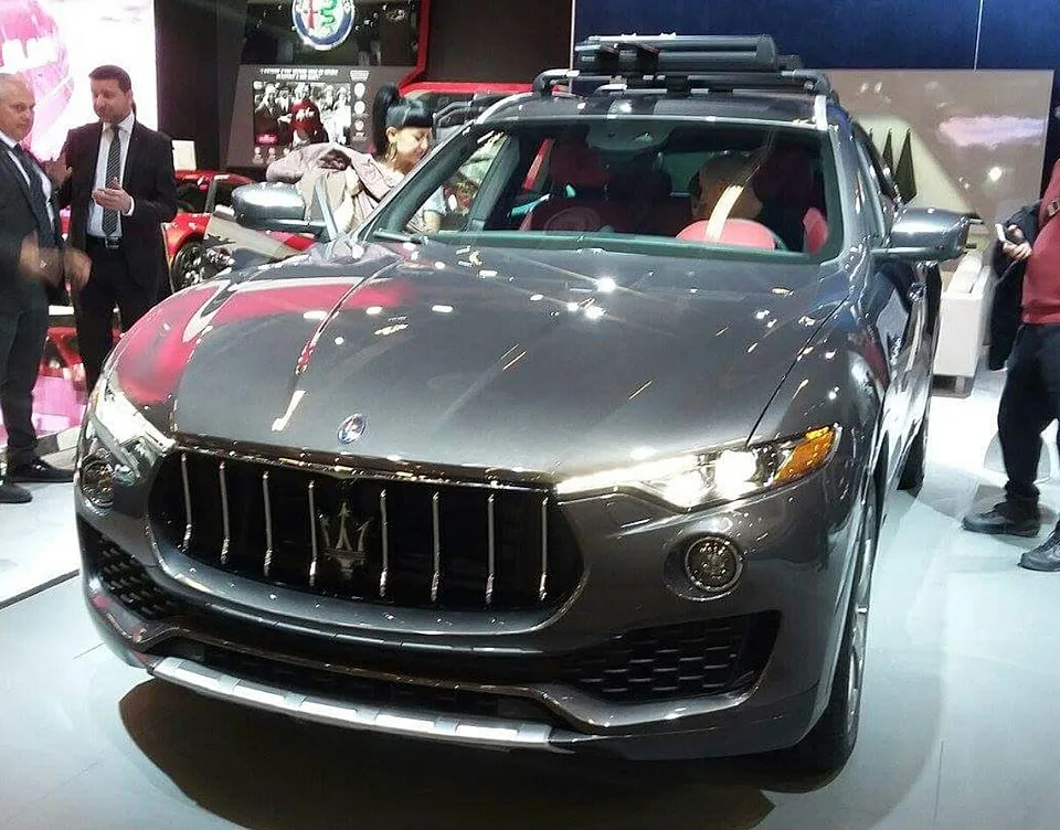 Maserati Levante Trofeo, side