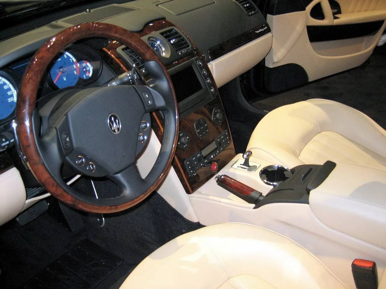 Maserati Quattroporte, interior