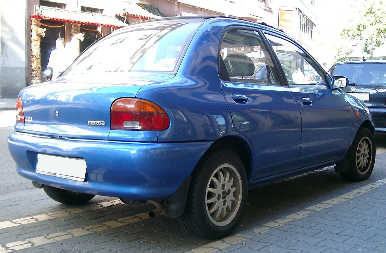 Mazda 121 DA, rear