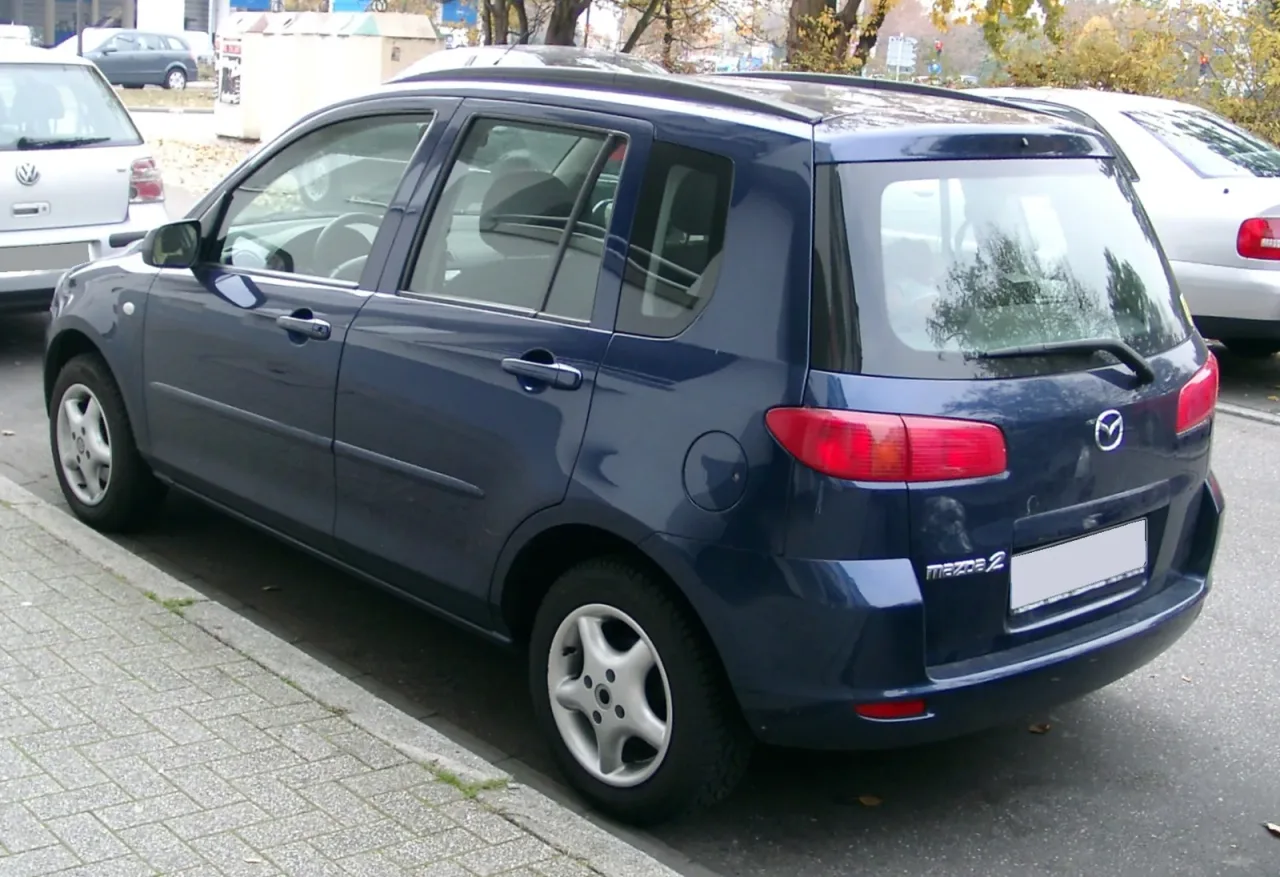 Mazda 2, rear