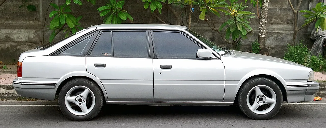 Mazda 626, side