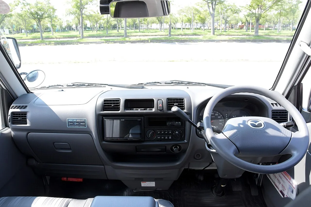 Mazda Bongo first generation F800 / F1000, interior