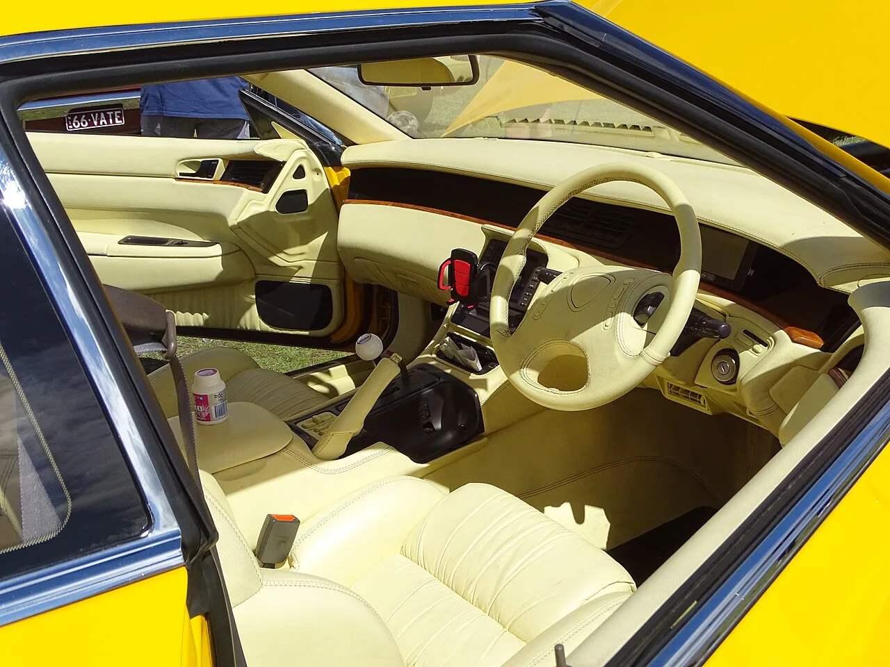 Mazda Cosmo, interior