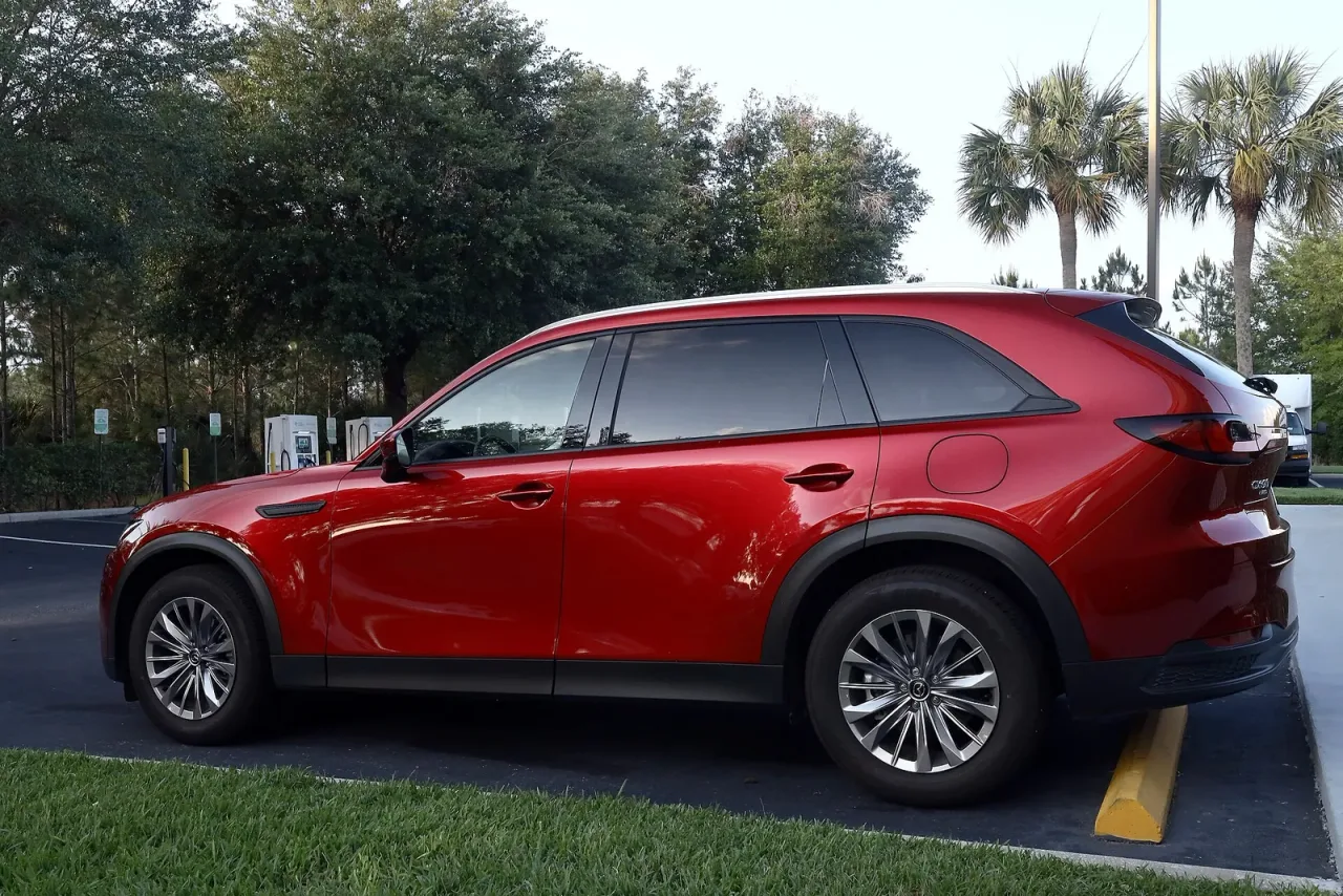 Mazda CX-90, side