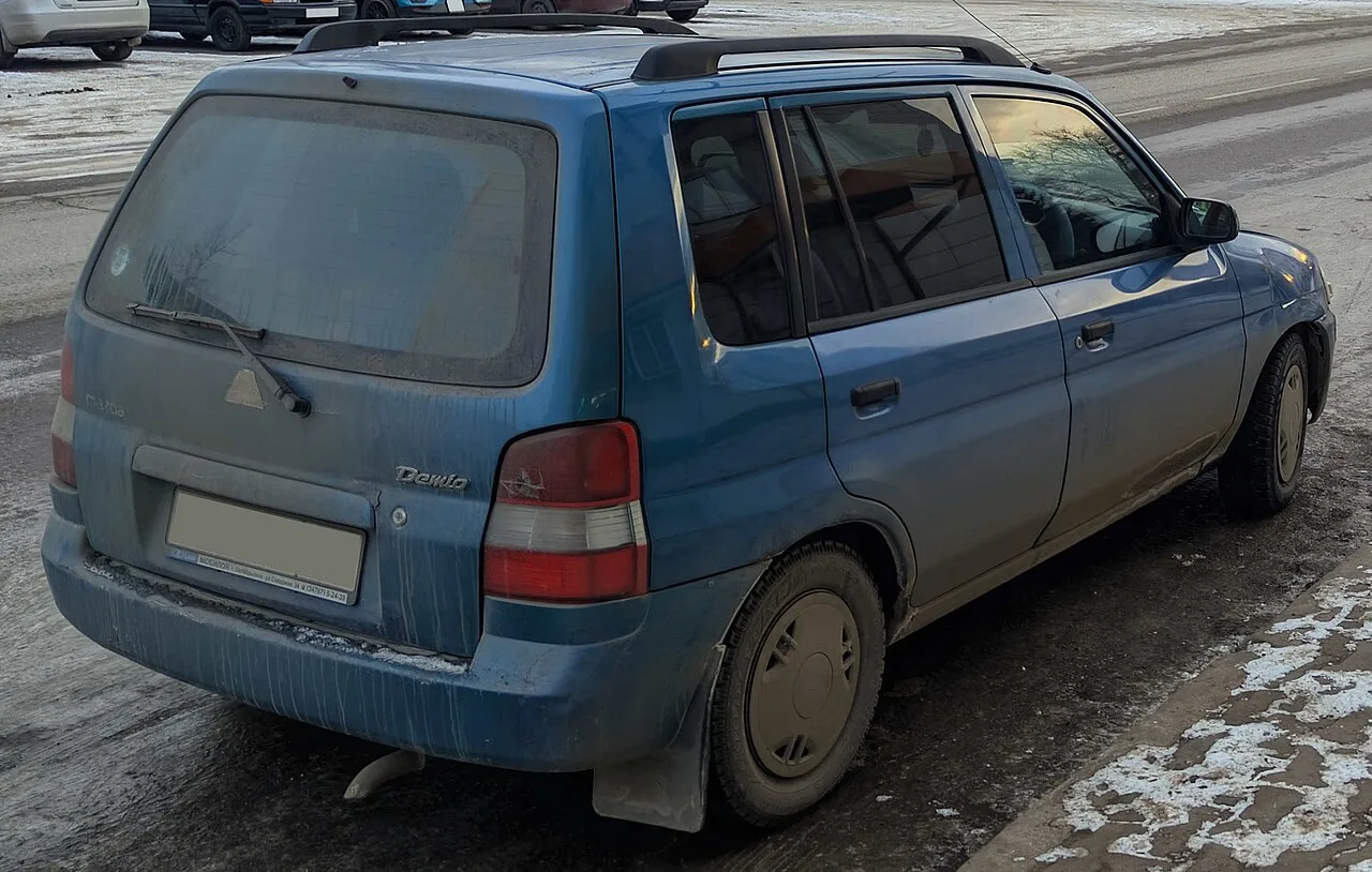 Mazda Demio DW, rear