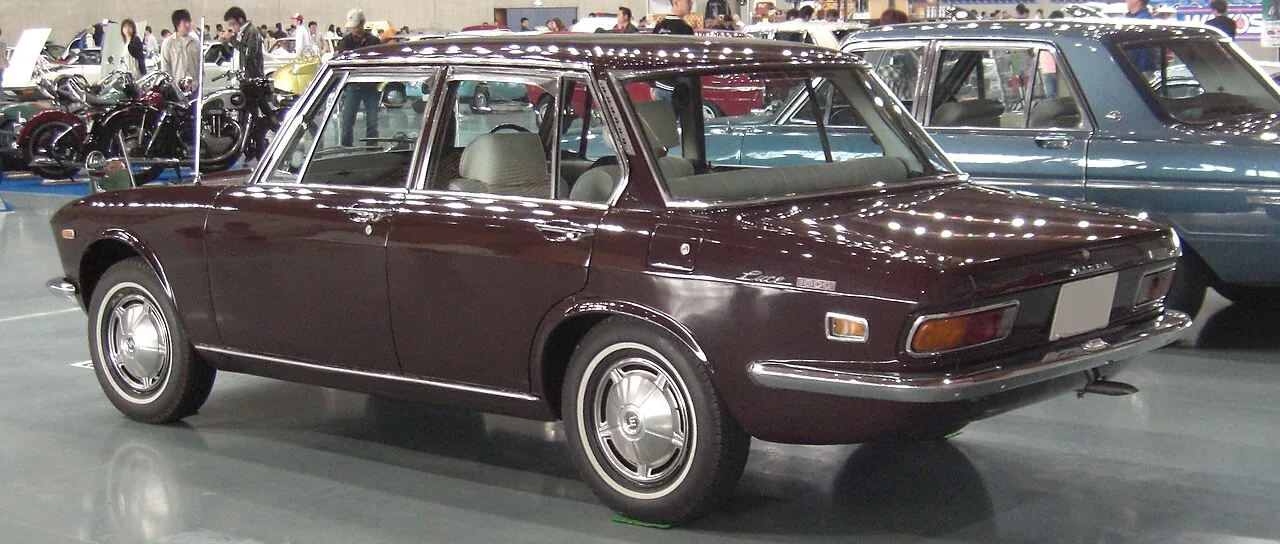 Mazda Luce Legato LA4, rear