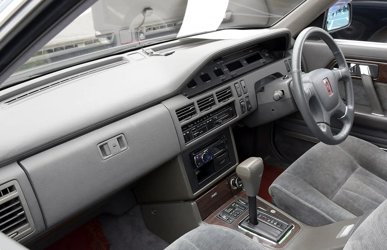 Mazda Luce SU / SV, interior