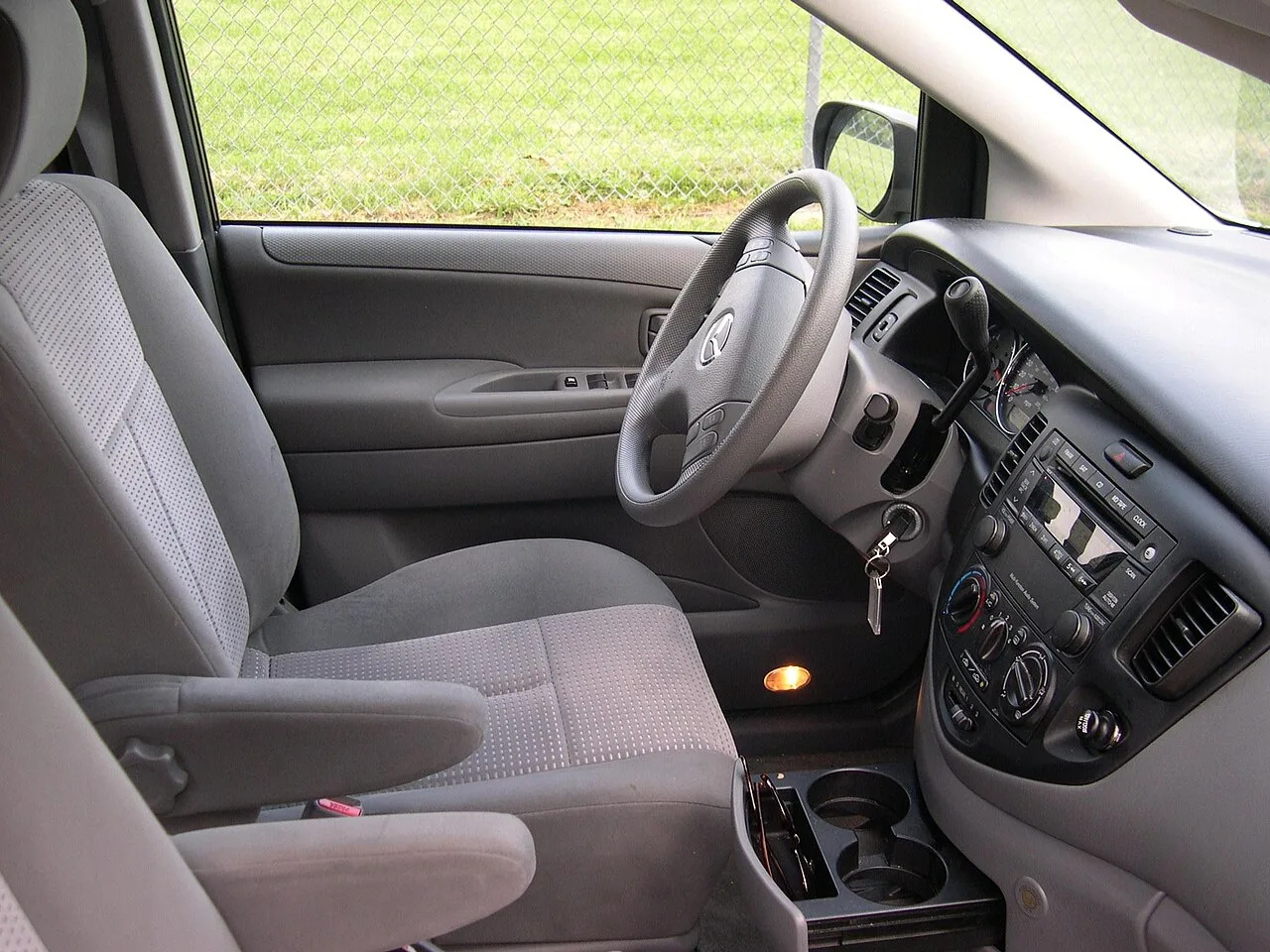 Mazda MPV, interior