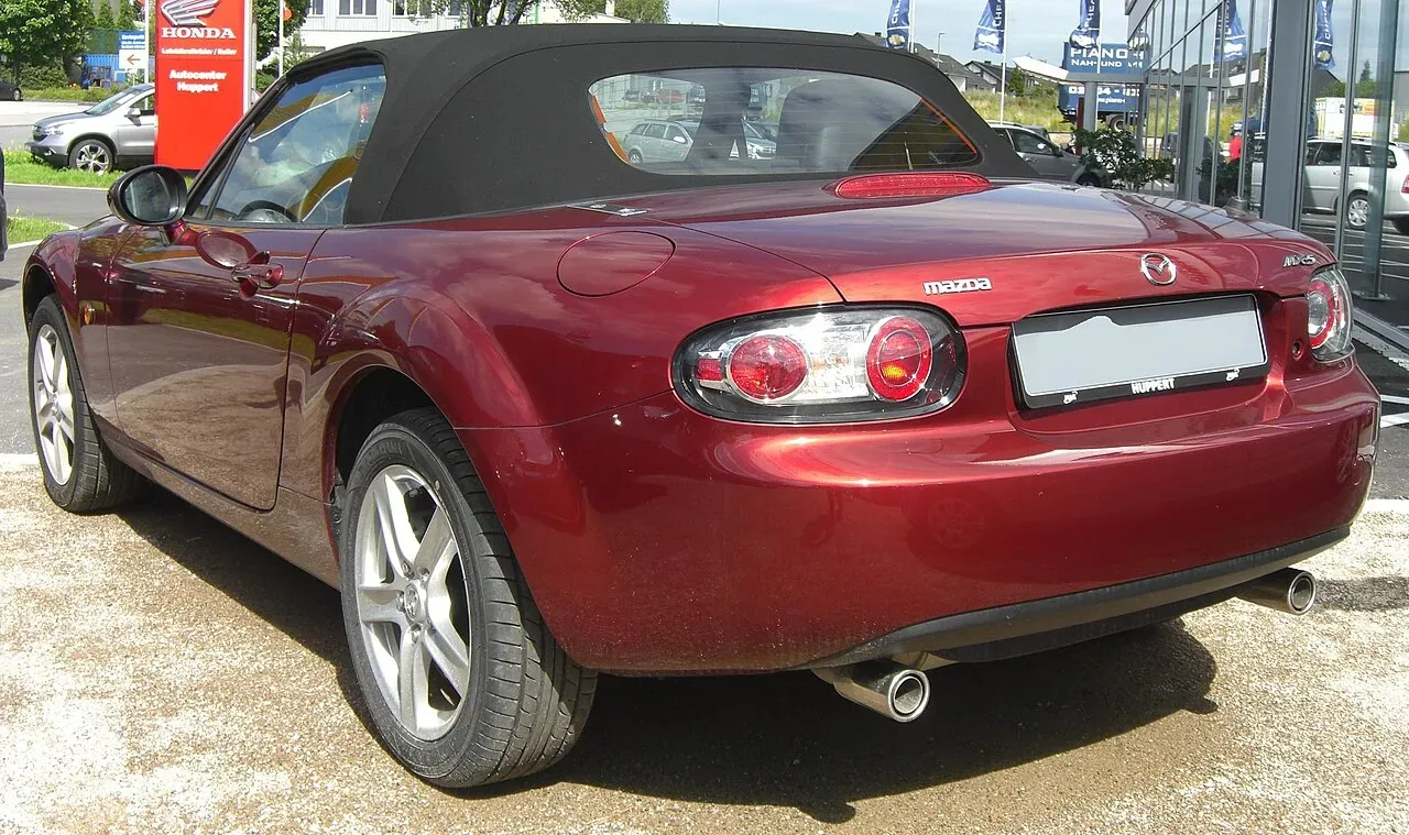 Mazda MX-5 Miata, rear