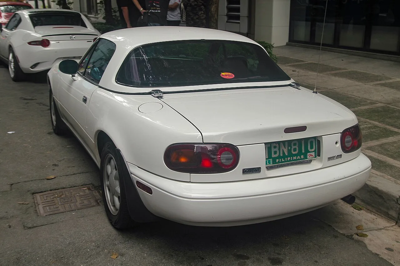 Mazda MX-5 NA, rear