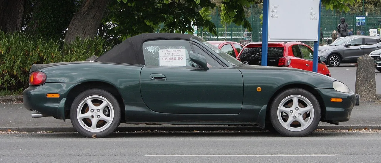 Mazda MX-5 NB, side