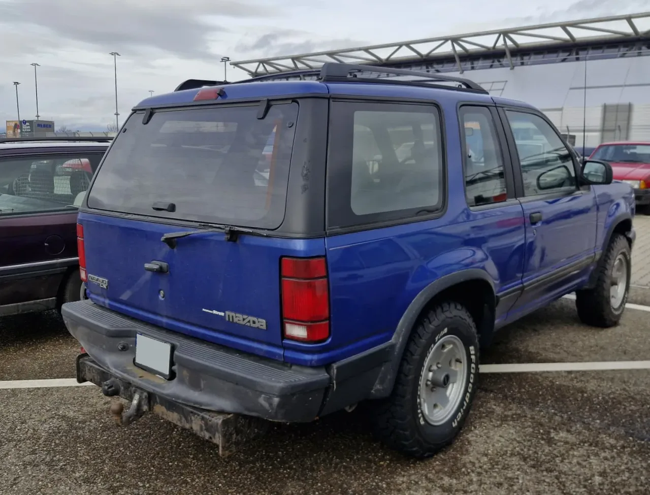 Mazda Navajo, rear